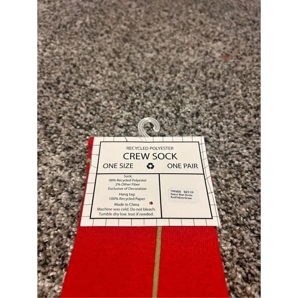 Select start red crew socks C18-31